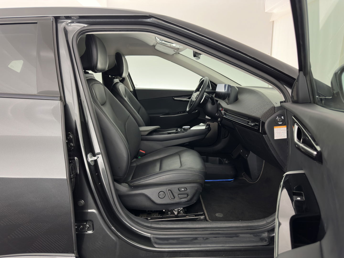 Kia Ev6 Plus 77.4 kWh [ 3-Fase ] (INCL-BTW) Aut. *LEATHER | ADAPTIVE-CRUISE | DIGI-COCKPIT | MERIDIAN-AUDIO | MEMORY-PACK | FULL-LED | KEYLESS | CAMERA | DAB | BLIND-SPOT | NAVI-FULLMAP | PRIVACY-GLASS | AMBIENT-LIGHT | ...