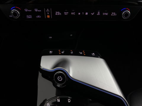 Kia Ev6 Plus 77.4 kWh [ 3-Fase ] (INCL-BTW) Aut. *LUXURY-LEATHER | ADAPTIVE-CRUISE | WIDE-SCREEN-DIGI-COCKPIT | MERIDIAN-AUDIO | MEMORY-PACK | FULL-LED | KEYLESS | CAMERA | DAB | BLIND-SPOT | NAVI-FULLMAP | 19''ALU*