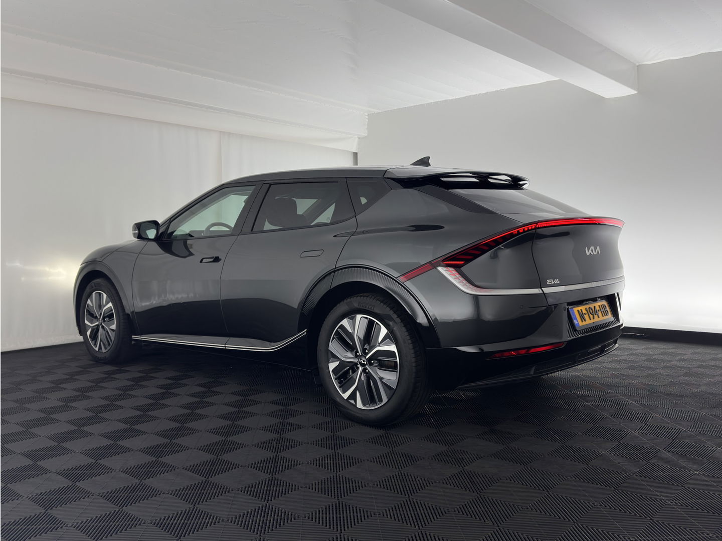 Kia Ev6 Plus 77.4 kWh [ 3-Fase ] (INCL-BTW) Aut. *LUXURY-LEATHER | ADAPTIVE-CRUISE | WIDE-SCREEN-DIGI-COCKPIT | MERIDIAN-AUDIO | MEMORY-PACK | FULL-LED | KEYLESS | CAMERA | DAB | BLIND-SPOT | NAVI-FULLMAP | 19''ALU*