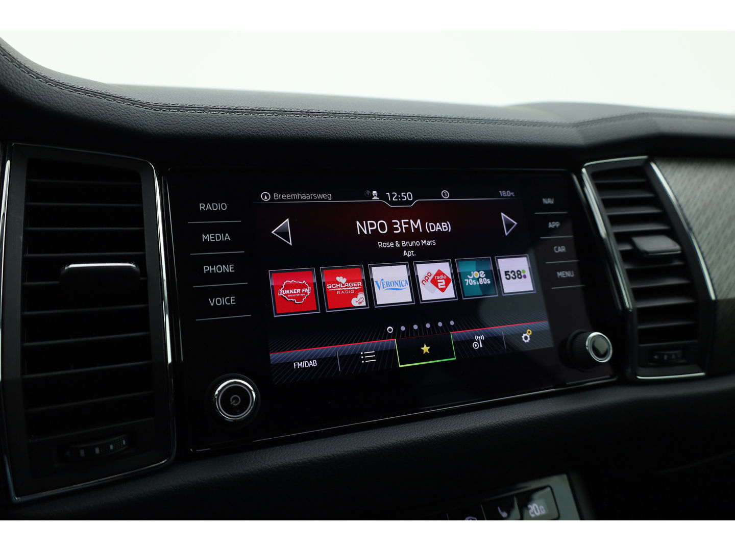 Škoda Kodiaq 1.5 TSI Style Business 7p. Digital Cockpit | 7 pers. | Trekhaak | Adapt. Cruise | Navi | CarPlay| Keyless | Camera | 19''