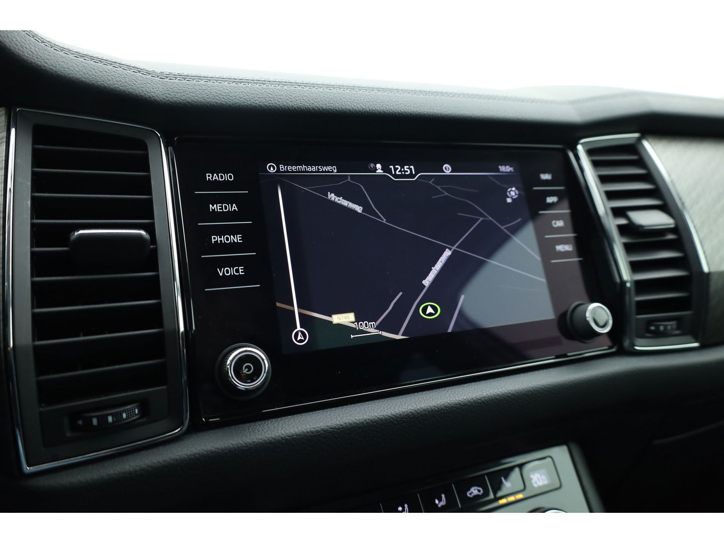 Škoda Kodiaq 1.5 TSI Style Business 7p. Digital Cockpit | 7 pers. | Trekhaak | Adapt. Cruise | Navi | CarPlay| Keyless | Camera | 19''