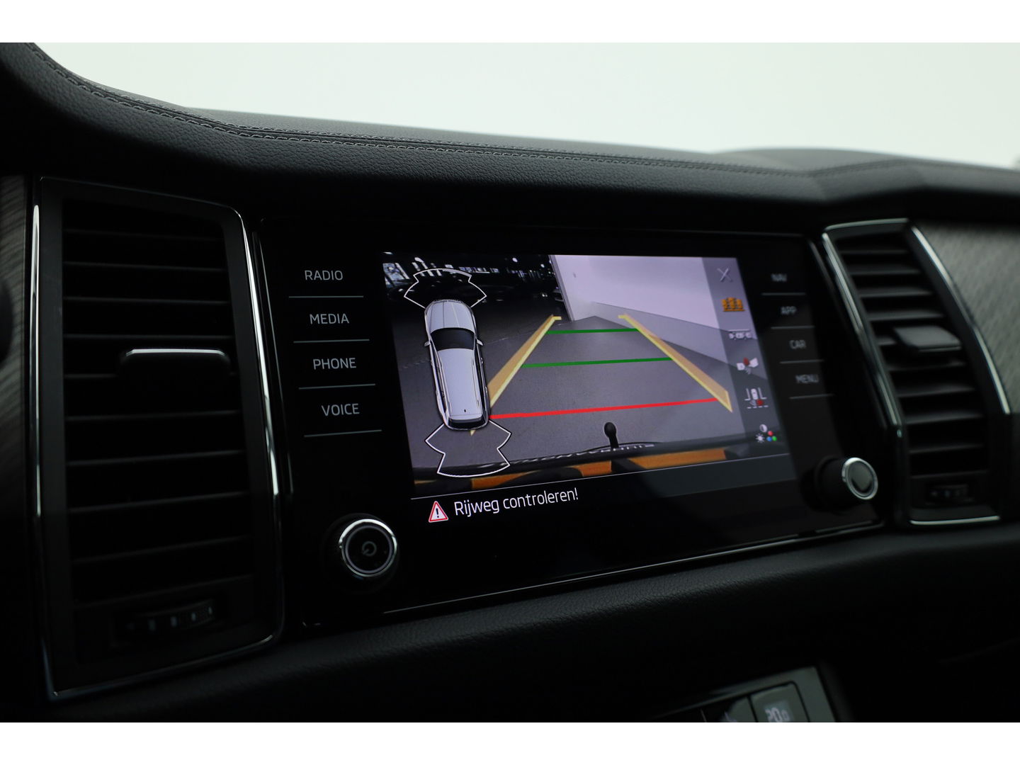 Škoda Kodiaq 1.5 TSI Style Business 7p. Digital Cockpit | 7 pers. | Trekhaak | Adapt. Cruise | Navi | CarPlay| Keyless | Camera | 19''