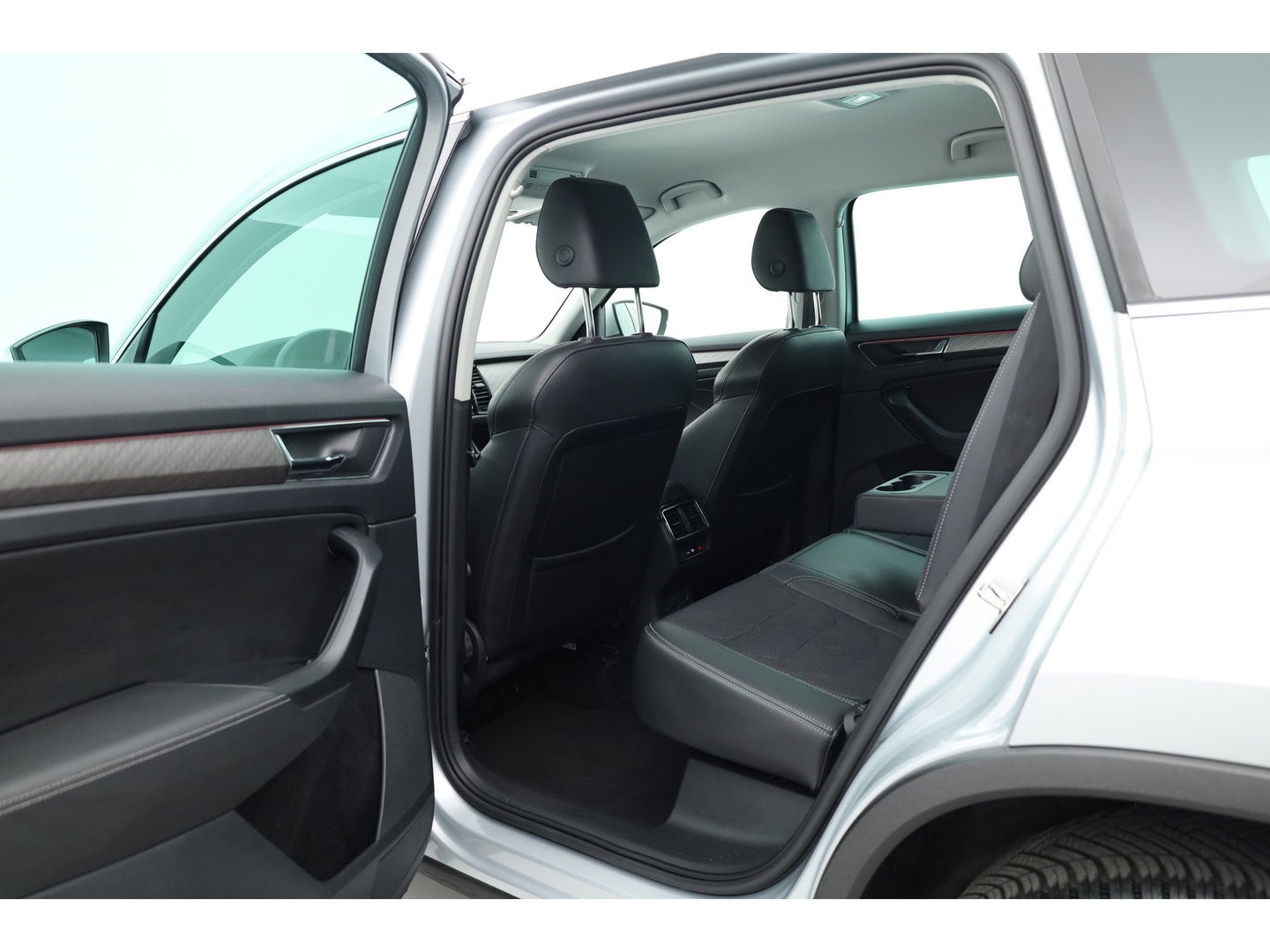 Škoda Kodiaq 1.5 TSI Style Business 7p. Digital Cockpit | 7 pers. | Trekhaak | Adapt. Cruise | Navi | CarPlay| Keyless | Camera | 19''