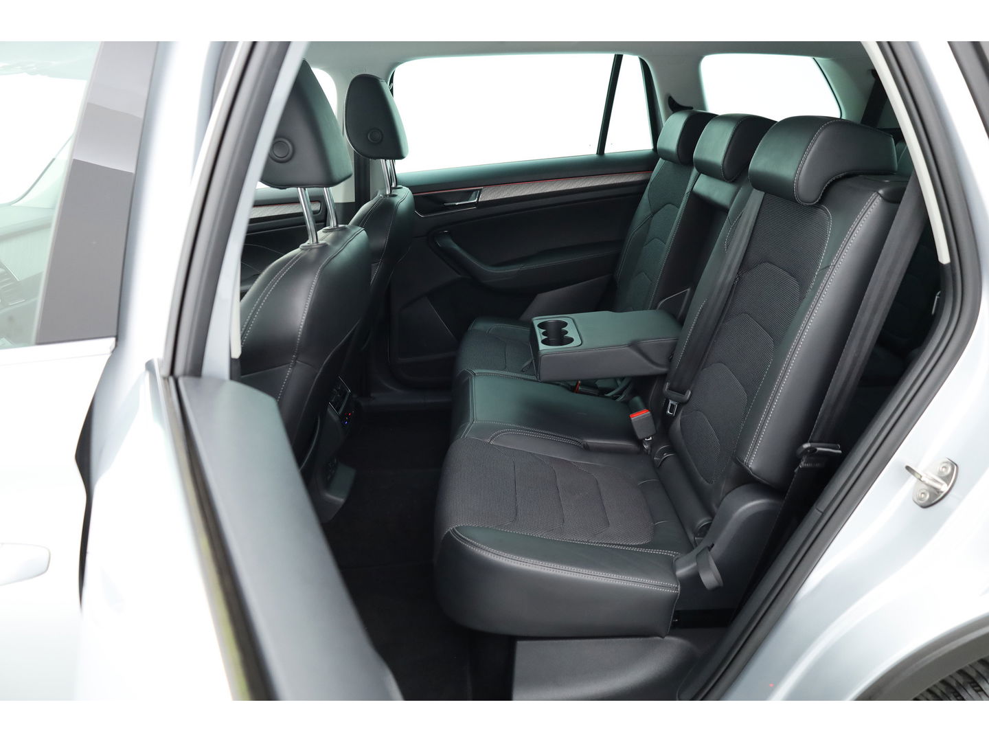 Škoda Kodiaq 1.5 TSI Style Business 7p. Digital Cockpit | 7 pers. | Trekhaak | Adapt. Cruise | Navi | CarPlay| Keyless | Camera | 19''