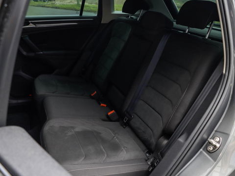 Volkswagen Tiguan 2.0 TSI 4Motion Highline 220PK Trekhaak CarPlay