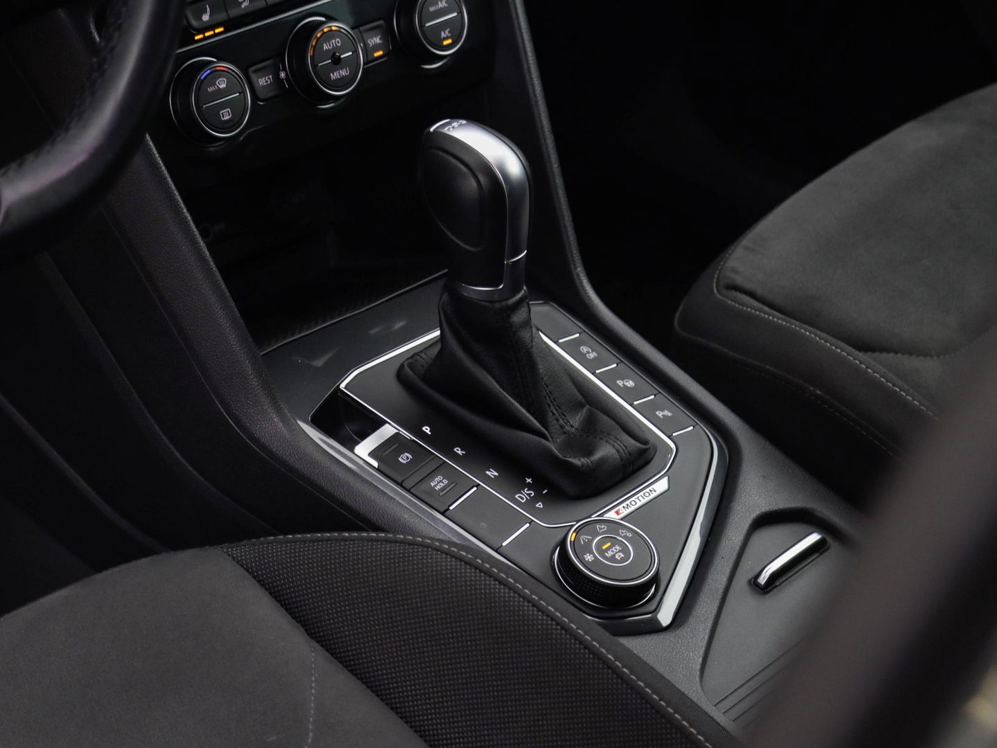 Volkswagen Tiguan 2.0 TSI 4Motion Highline 220PK Trekhaak CarPlay