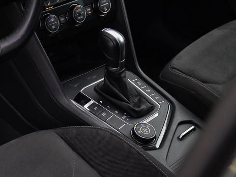 Volkswagen Tiguan 2.0 TSI 4Motion Highline 220PK Trekhaak CarPlay