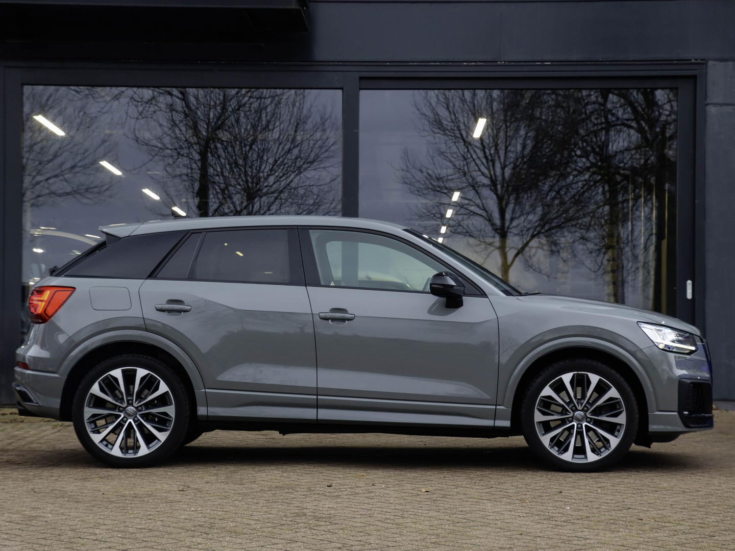 Audi SQ2 2.0 TFSI 300PK Aut. Adaptive Cruise Quantumgrijs