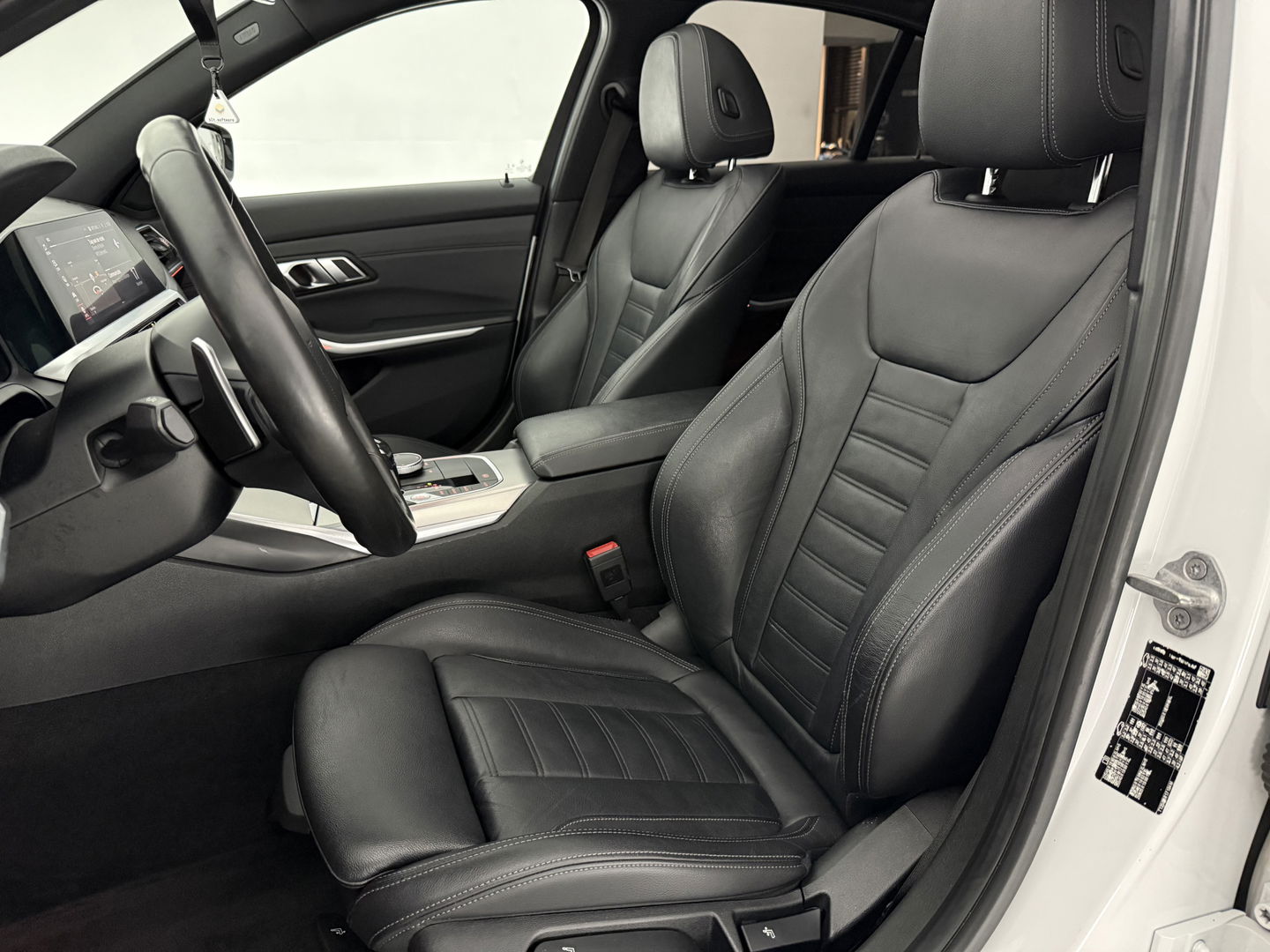 BMW 3-serie 320i High Executive Edition M-Sport | Pano | Virtual | Sfeer | 360° | Stoel/Stuur verw. | Cruise | Carplay | NAP