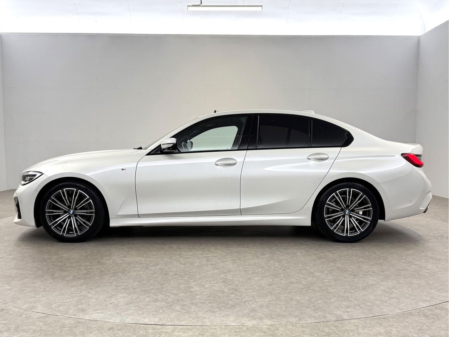 BMW 3-serie 320i High Executive Edition M-Sport | Pano | Virtual | Sfeer | 360° | Stoel/Stuur verw. | Cruise | Carplay | NAP