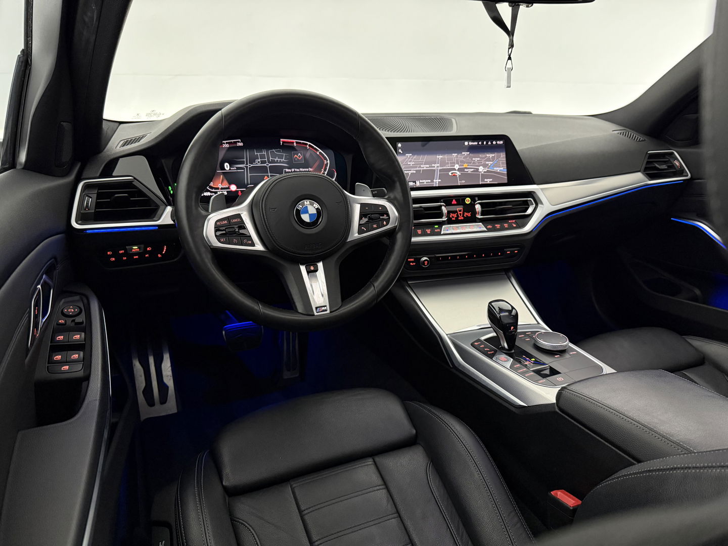 BMW 3-serie 320i High Executive Edition M-Sport | Pano | Virtual | Sfeer | 360° | Stoel/Stuur verw. | Cruise | Carplay | NAP