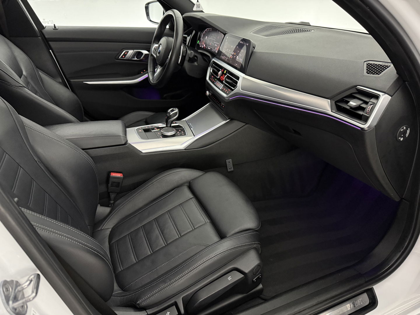 BMW 3-serie 320i High Executive Edition M-Sport | Pano | Virtual | Sfeer | 360° | Stoel/Stuur verw. | Cruise | Carplay | NAP