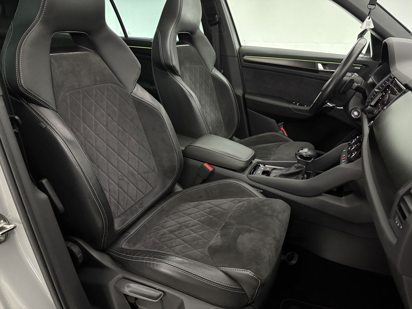 Škoda Kodiaq 1.5 TSI Sportline Business | Pano | Memory | Sfeer | Virtual | Adap. Cruise | Stoel/Stuurverw. | Carplay | Camera | Trekh.