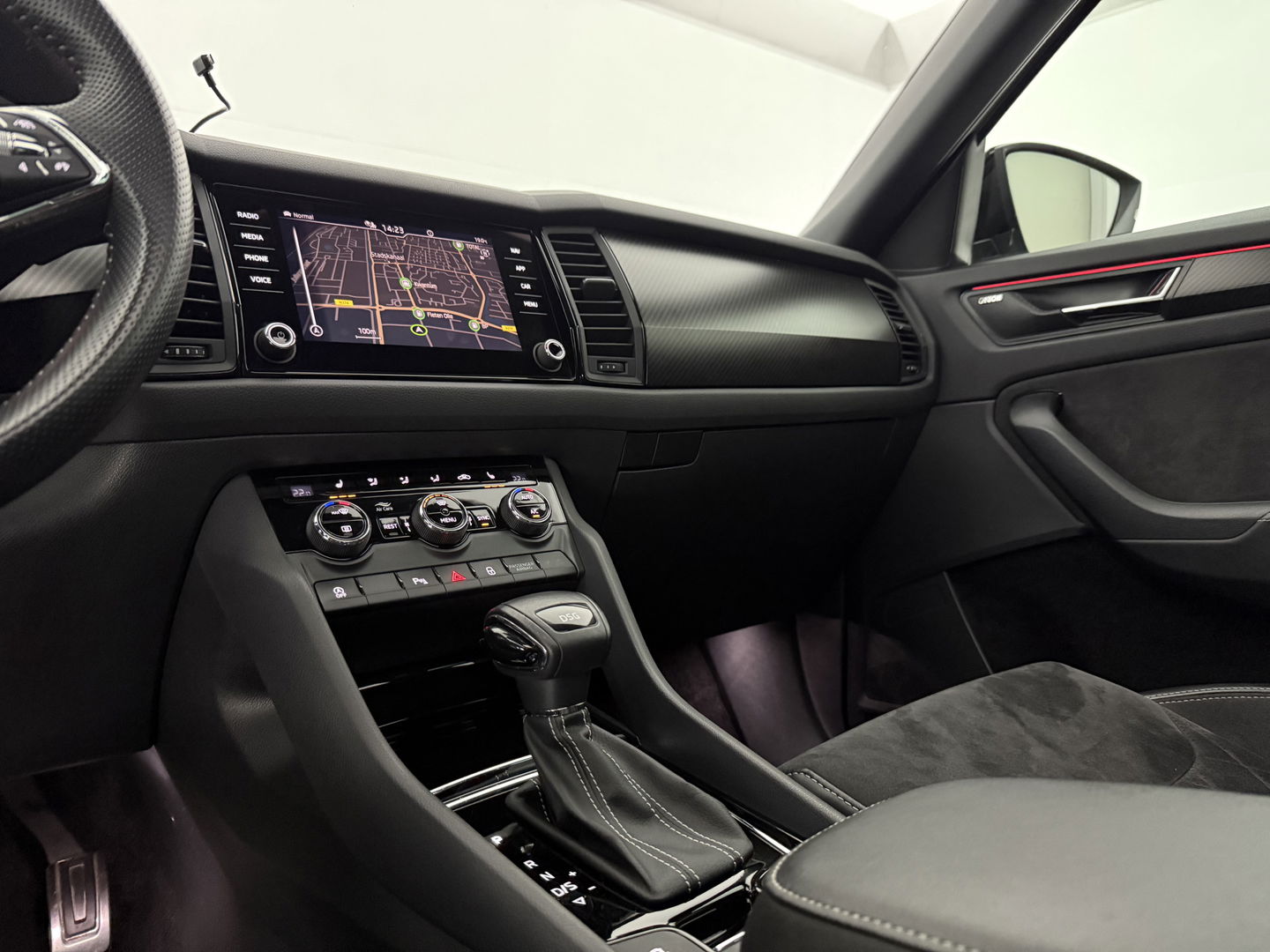 Škoda Kodiaq 1.5 TSI Sportline Business | Pano | Memory | Sfeer | Virtual | Adap. Cruise | Stoel/Stuurverw. | Carplay | Camera | Trekh.