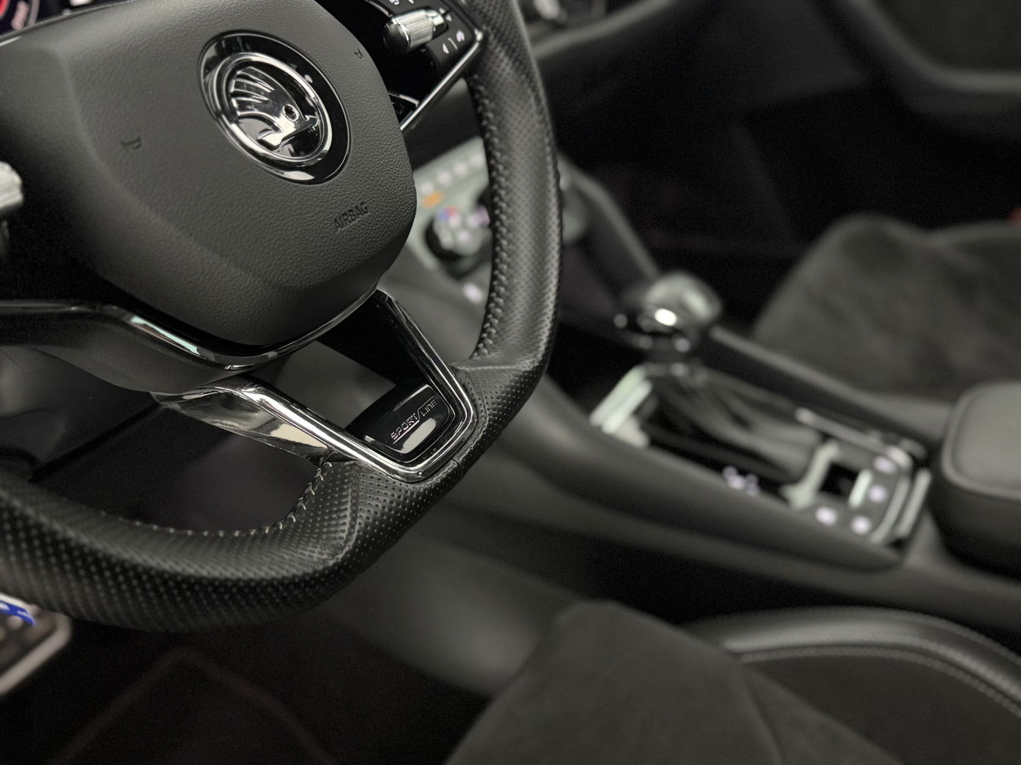 Škoda Kodiaq 1.5 TSI Sportline Business | Pano | Memory | Sfeer | Virtual | Adap. Cruise | Stoel/Stuurverw. | Carplay | Camera | Trekh.