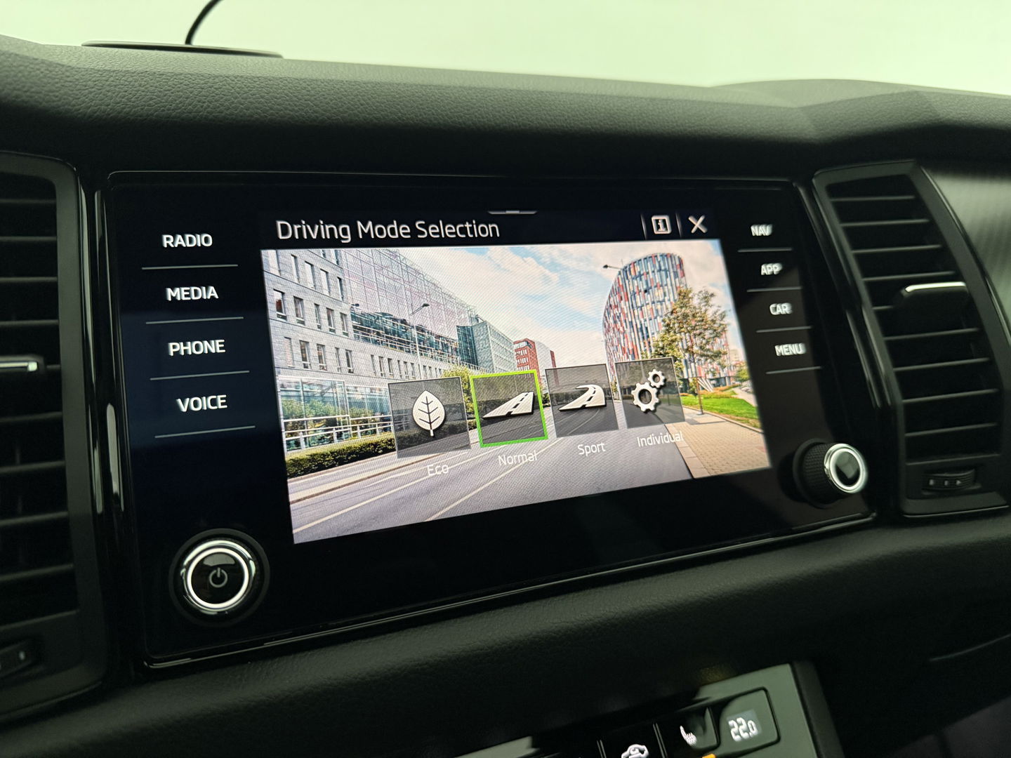 Škoda Kodiaq 1.5 TSI Sportline Business | Pano | Memory | Sfeer | Virtual | Adap. Cruise | Stoel/Stuurverw. | Carplay | Camera | Trekh.