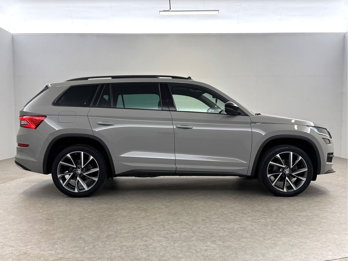 Škoda Kodiaq 1.5 TSI Sportline Business | Pano | Memory | Sfeer | Virtual | Adap. Cruise | Stoel/Stuurverw. | Carplay | Camera | Trekh.