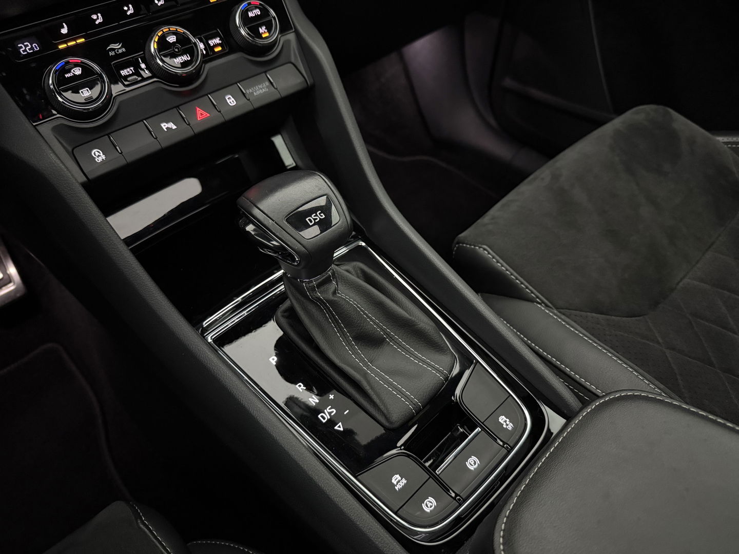 Škoda Kodiaq 1.5 TSI Sportline Business | Pano | Memory | Sfeer | Virtual | Adap. Cruise | Stoel/Stuurverw. | Carplay | Camera | Trekh.