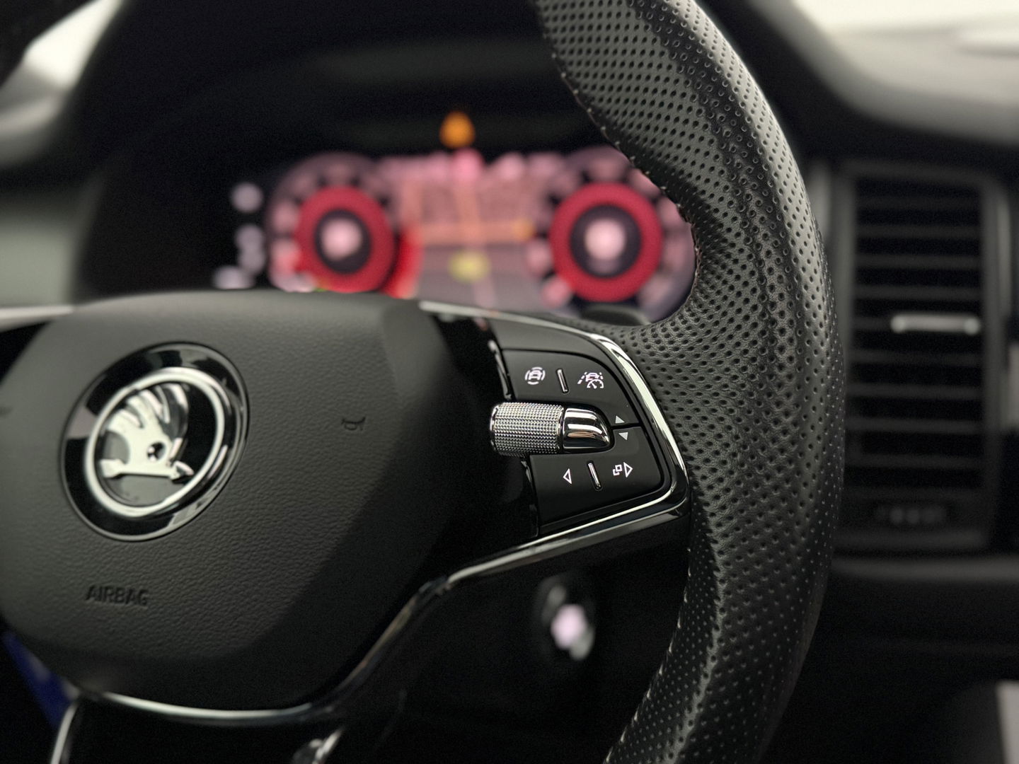 Škoda Kodiaq 1.5 TSI Sportline Business | Pano | Memory | Sfeer | Virtual | Adap. Cruise | Stoel/Stuurverw. | Carplay | Camera | Trekh.