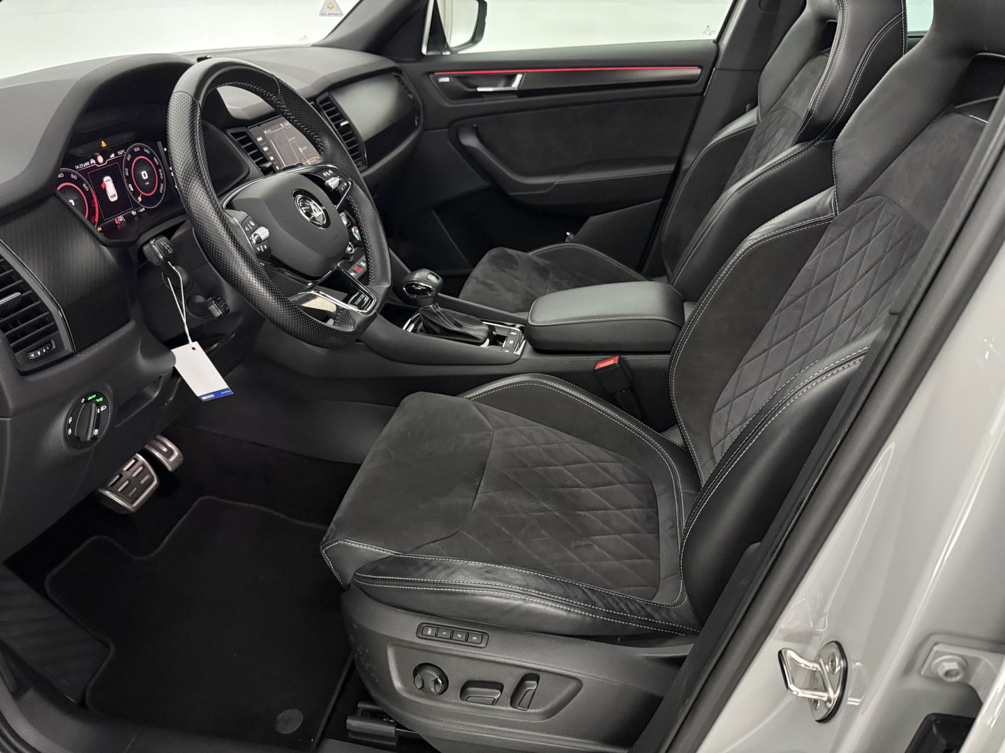 Škoda Kodiaq 1.5 TSI Sportline Business | Pano | Memory | Sfeer | Virtual | Adap. Cruise | Stoel/Stuurverw. | Carplay | Camera | Trekh.