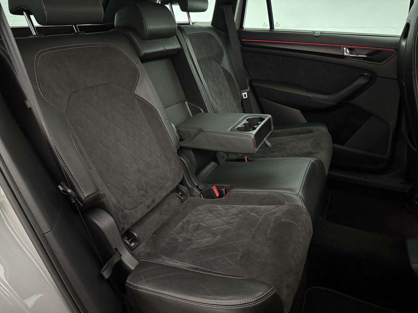 Škoda Kodiaq 1.5 TSI Sportline Business | Pano | Memory | Sfeer | Virtual | Adap. Cruise | Stoel/Stuurverw. | Carplay | Camera | Trekh.