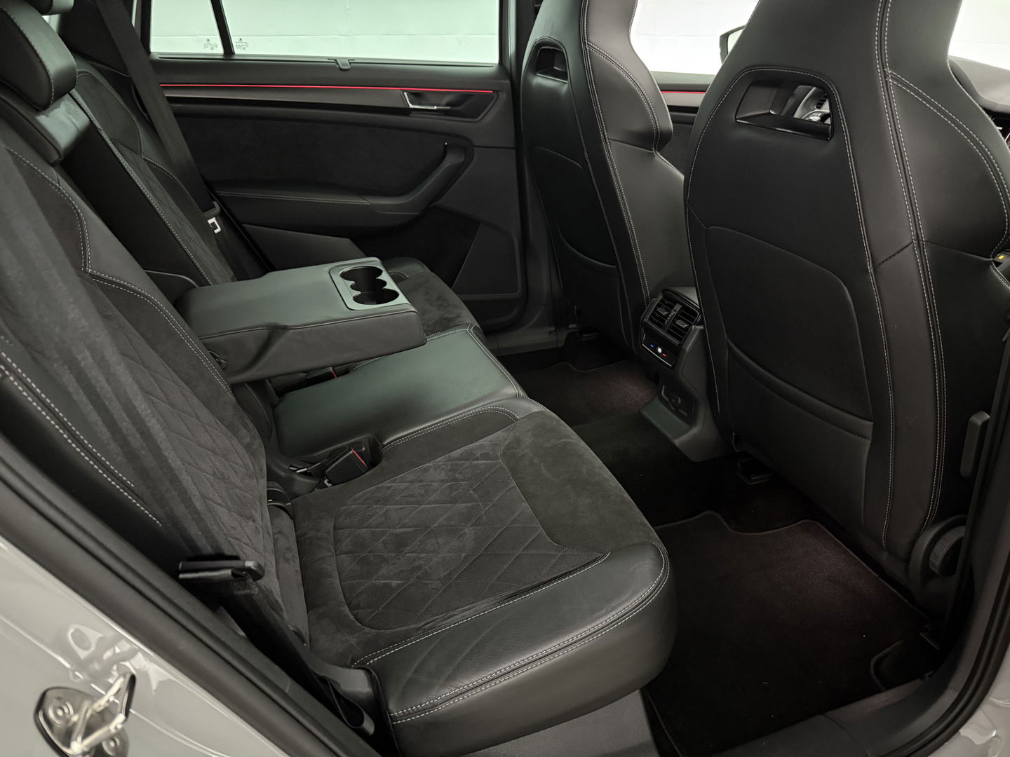 Škoda Kodiaq 1.5 TSI Sportline Business | Pano | Memory | Sfeer | Virtual | Adap. Cruise | Stoel/Stuurverw. | Carplay | Camera | Trekh.