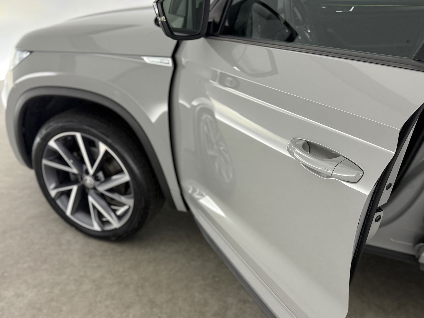 Škoda Kodiaq 1.5 TSI Sportline Business | Pano | Memory | Sfeer | Virtual | Adap. Cruise | Stoel/Stuurverw. | Carplay | Camera | Trekh.