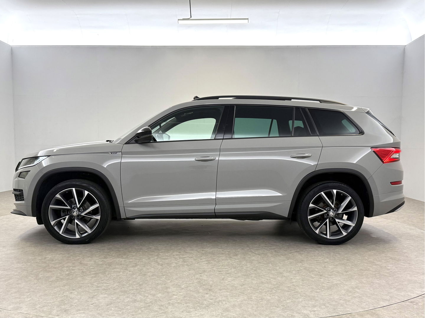 Škoda Kodiaq 1.5 TSI Sportline Business | Pano | Memory | Sfeer | Virtual | Adap. Cruise | Stoel/Stuurverw. | Carplay | Camera | Trekh.