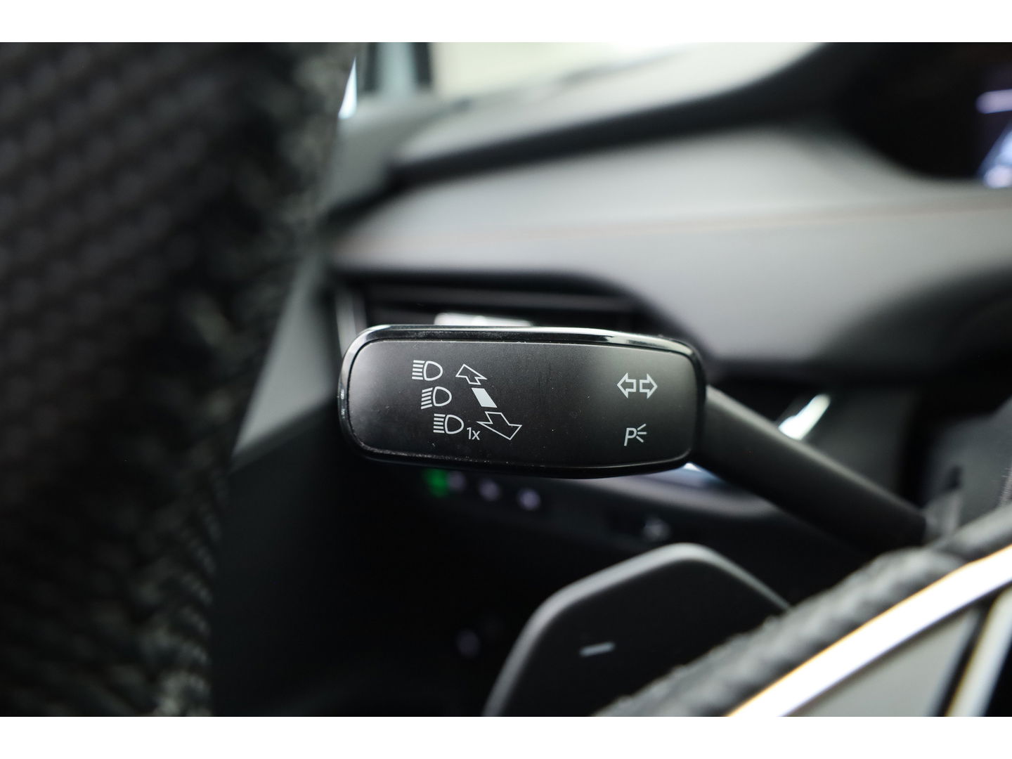 Škoda Enyaq iV 80 | Digital Cockpit | ACC | Elek. Trekhaak | Keyless | Stoel- Stuur verw. | 21'' | Camera