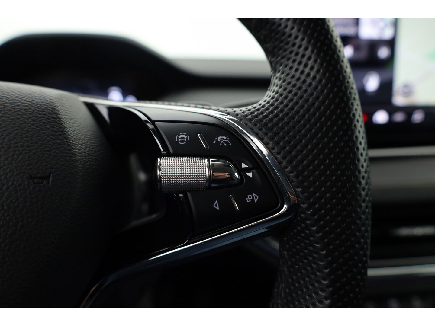 Škoda Enyaq iV 80 | Digital Cockpit | ACC | Elek. Trekhaak | Keyless | Stoel- Stuur verw. | 21'' | Camera