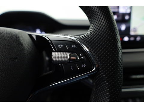 Škoda Enyaq iV 80 | Digital Cockpit | ACC | Elek. Trekhaak | Keyless | Stoel- Stuur verw. | 21'' | Camera
