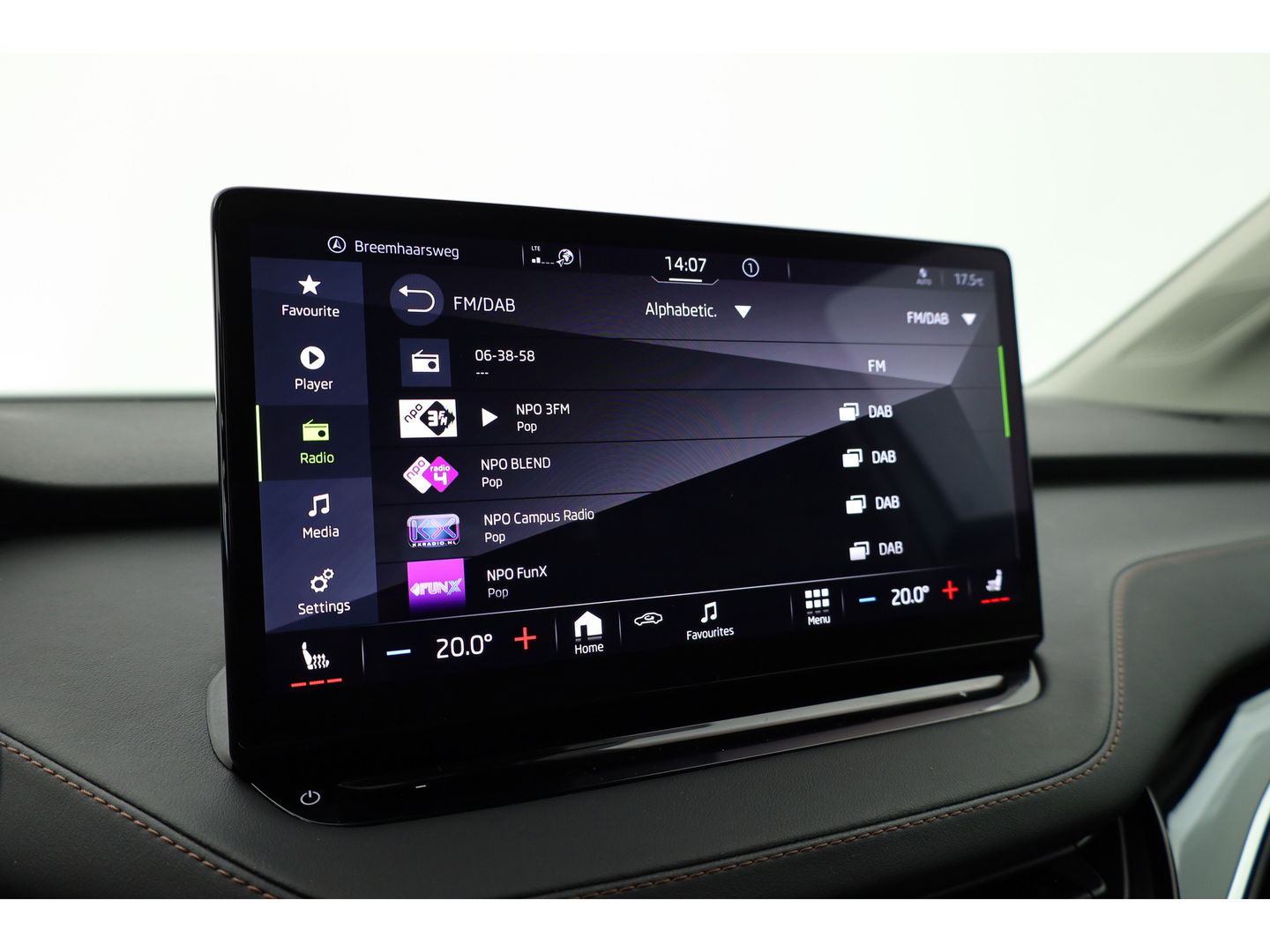 Škoda Enyaq iV 80 | Digital Cockpit | ACC | Elek. Trekhaak | Keyless | Stoel- Stuur verw. | 21'' | Camera