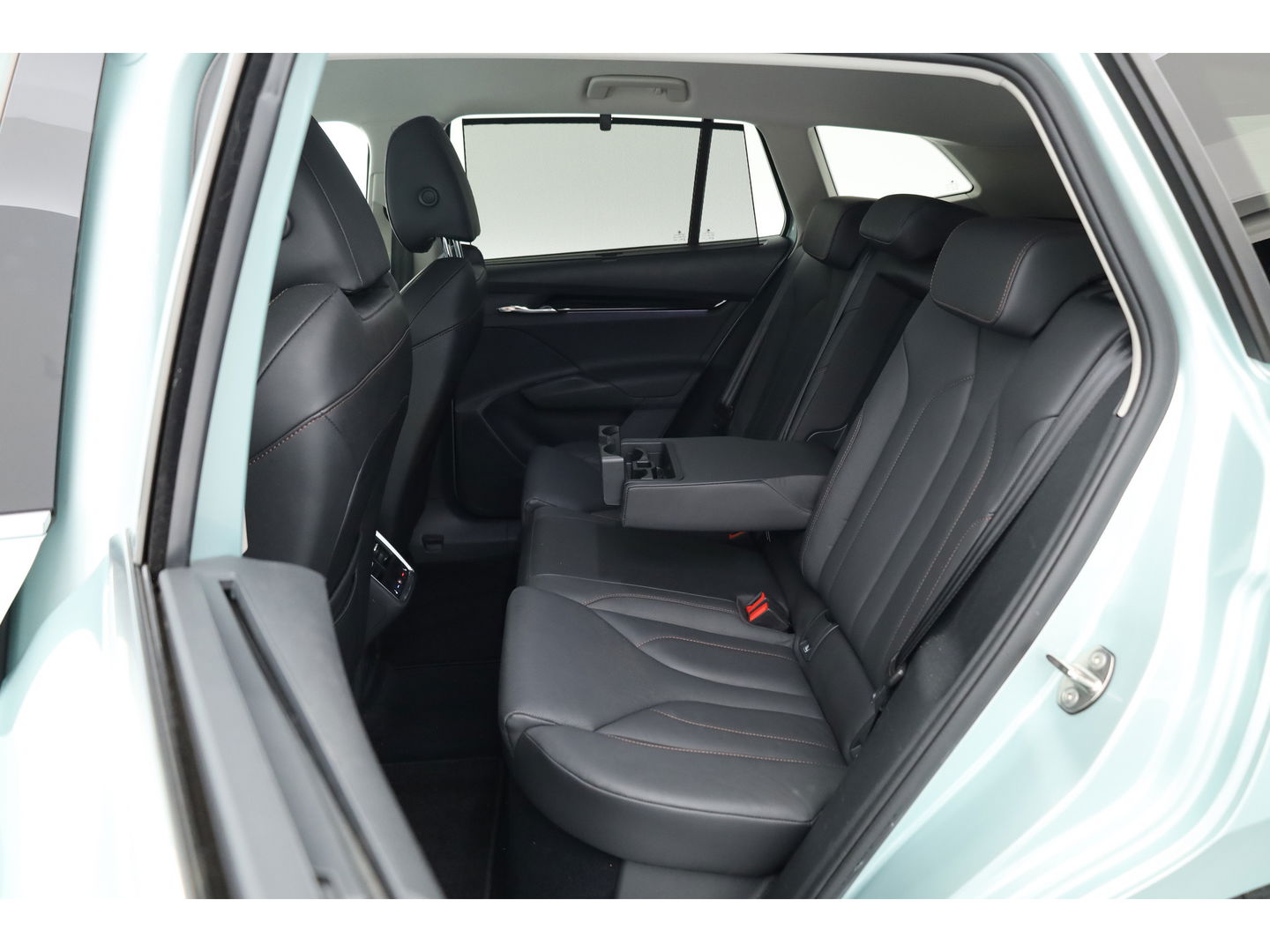 Škoda Enyaq iV 80 | Digital Cockpit | ACC | Elek. Trekhaak | Keyless | Stoel- Stuur verw. | 21'' | Camera