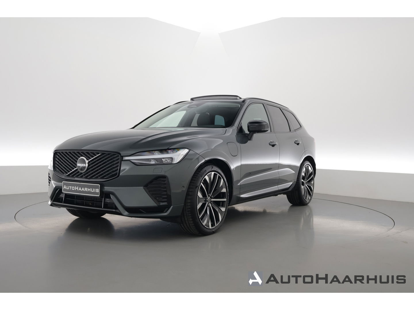 Volvo XC60 2.0 T8 Plug-in hybrid AWD Ultra Dark "Forest Lake" | Facelift | Memory | Pano | Luchtvering | Massage | Bowers & Wilkins