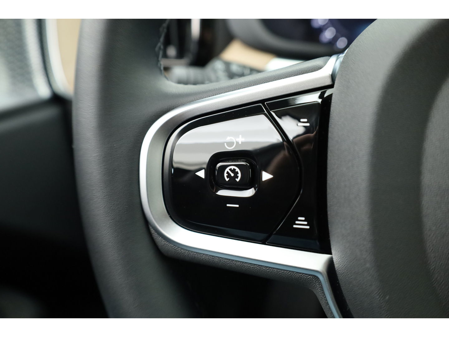 Volvo XC60 2.0 T8 Plug-in hybrid AWD Ultra Dark "Forest Lake" | Facelift | Memory | Pano | Luchtvering | Massage | Bowers & Wilkins