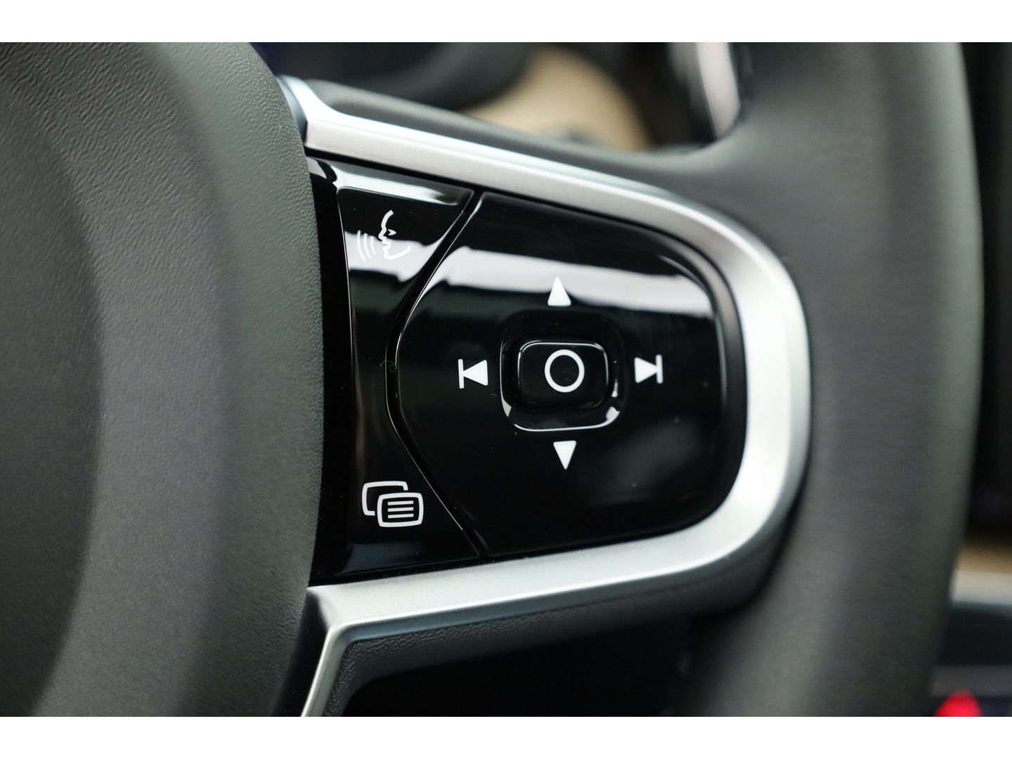 Volvo XC60 2.0 T8 Plug-in hybrid AWD Ultra Dark "Forest Lake" | Facelift | Memory | Pano | Luchtvering | Massage | Bowers & Wilkins