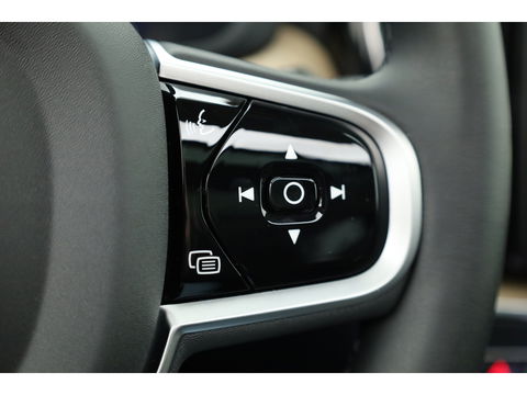 Volvo XC60 2.0 T8 Plug-in hybrid AWD Ultra Dark "Forest Lake" | Facelift | Memory | Pano | Luchtvering | Massage | Bowers & Wilkins