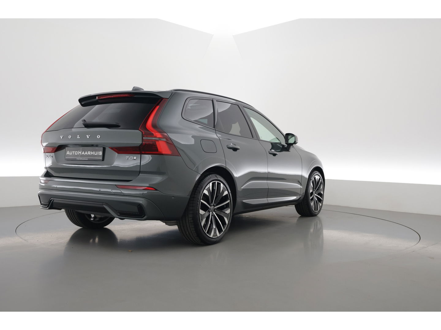 Volvo XC60 2.0 T8 Plug-in hybrid AWD Ultra Dark "Forest Lake" | Facelift | Memory | Pano | Luchtvering | Massage | Bowers & Wilkins