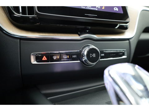 Volvo XC60 2.0 T8 Plug-in hybrid AWD Ultra Dark "Forest Lake" | Facelift | Memory | Pano | Luchtvering | Massage | Bowers & Wilkins