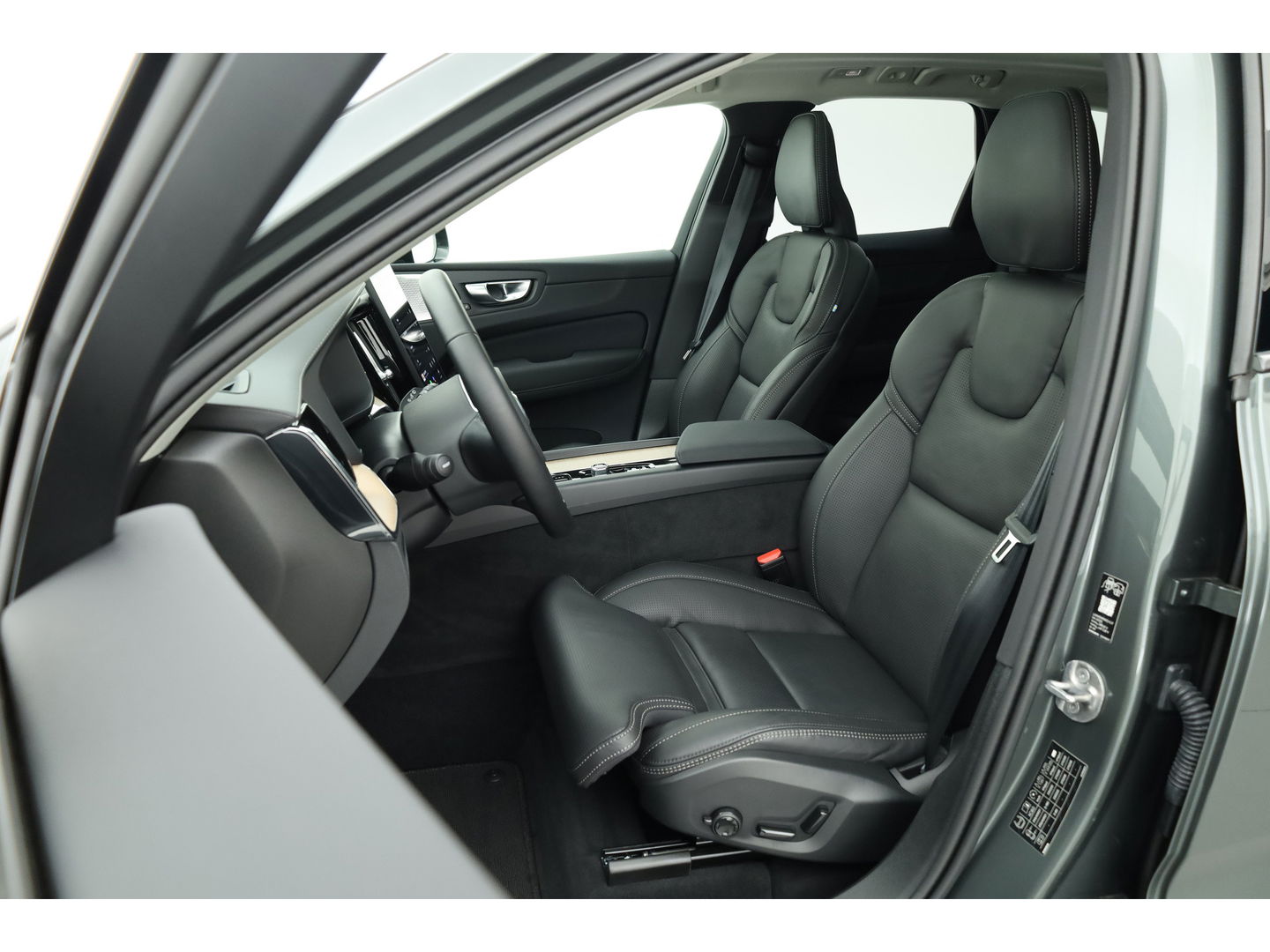 Volvo XC60 2.0 T8 Plug-in hybrid AWD Ultra Dark "Forest Lake" | Facelift | Memory | Pano | Luchtvering | Massage | Bowers & Wilkins