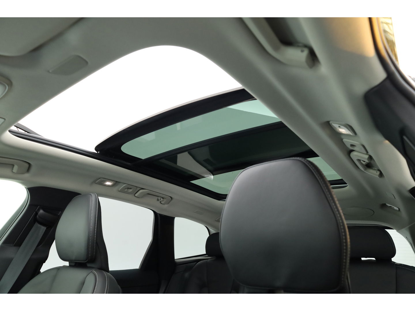 Volvo XC60 2.0 T8 Plug-in hybrid AWD Ultra Dark "Forest Lake" | Facelift | Memory | Pano | Luchtvering | Massage | Bowers & Wilkins