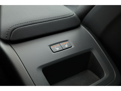 Volvo XC60 2.0 T8 Plug-in hybrid AWD Ultra Dark "Forest Lake" | Facelift | Memory | Pano | Luchtvering | Massage | Bowers & Wilkins