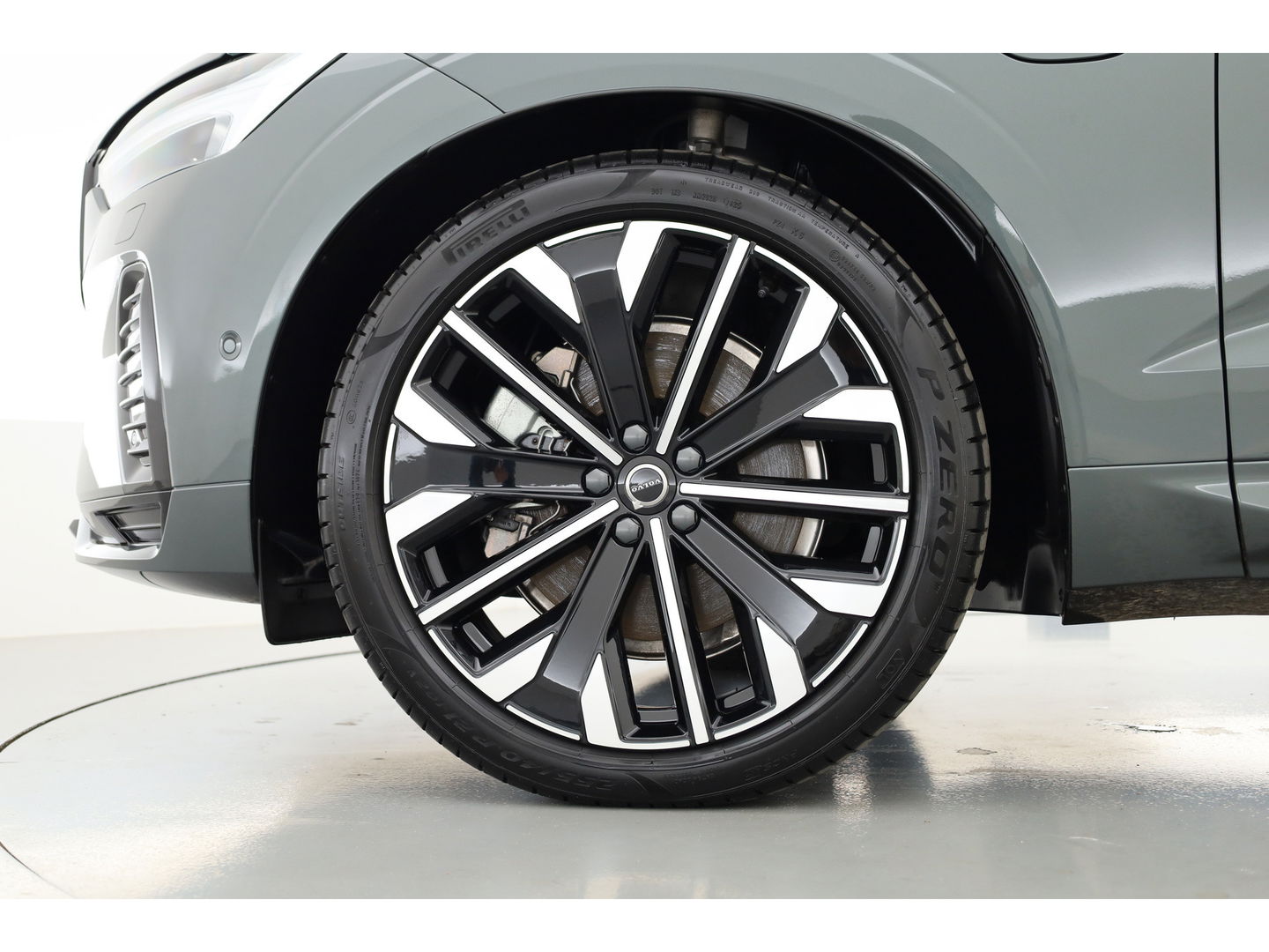 Volvo XC60 2.0 T8 Plug-in hybrid AWD Ultra Dark "Forest Lake" | Facelift | Memory | Pano | Luchtvering | Massage | Bowers & Wilkins