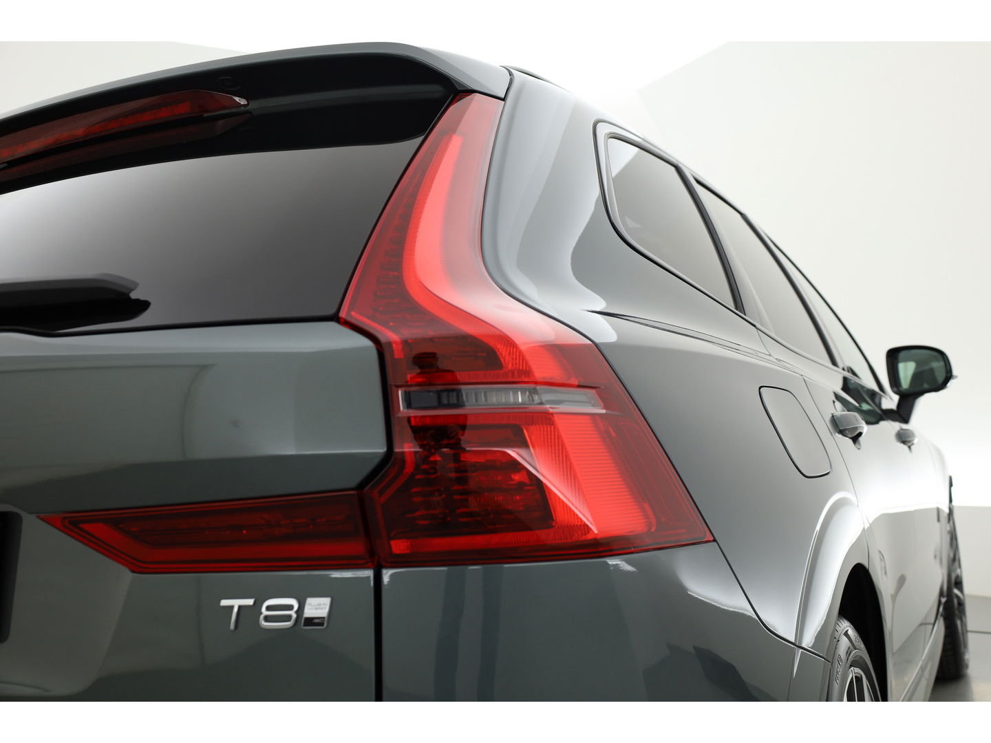 Volvo XC60 2.0 T8 Plug-in hybrid AWD Ultra Dark "Forest Lake" | Facelift | Memory | Pano | Luchtvering | Massage | Bowers & Wilkins