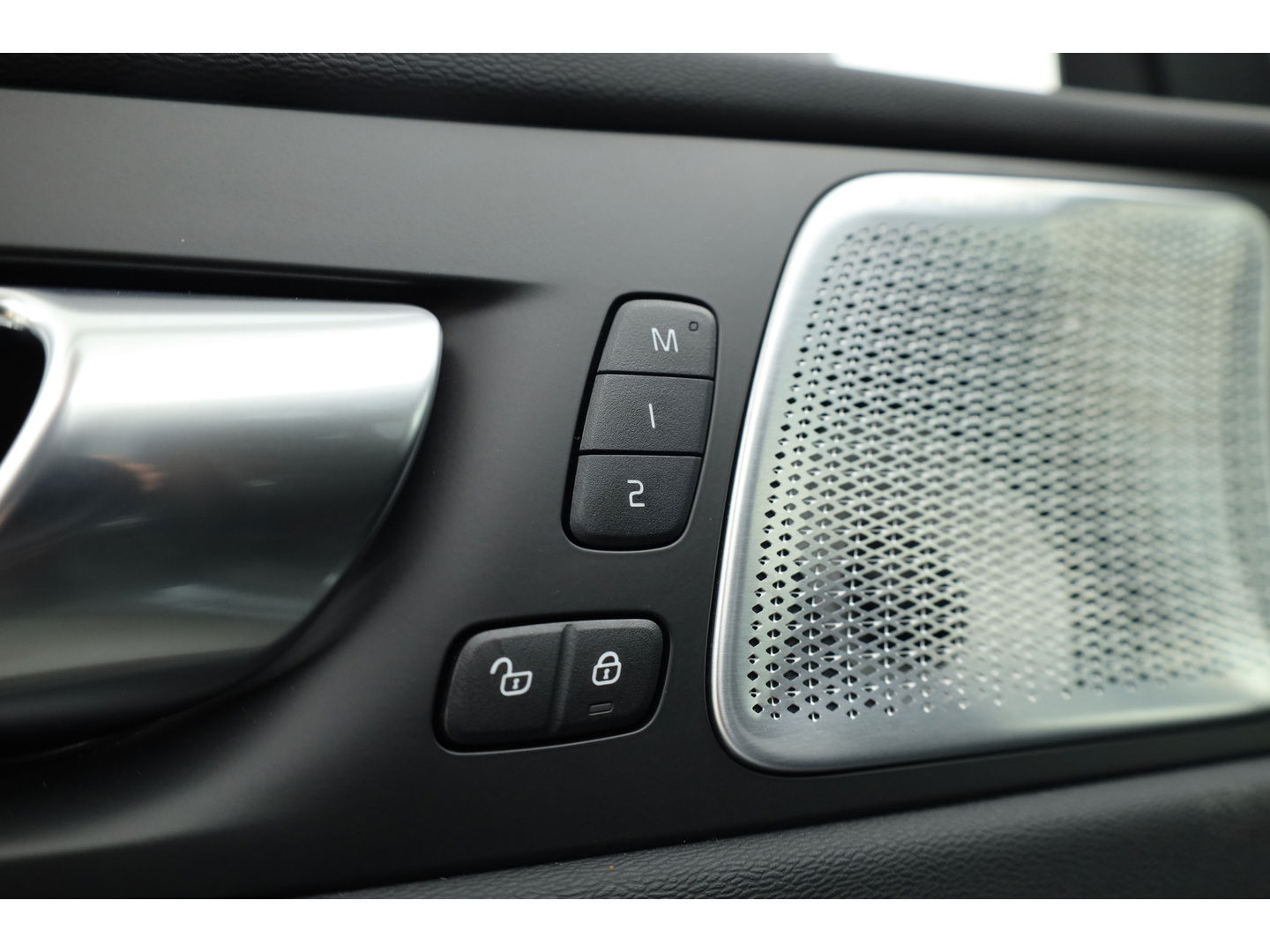 Volvo XC60 2.0 T8 Plug-in hybrid AWD Ultra Dark "Forest Lake" | Facelift | Memory | Pano | Luchtvering | Massage | Bowers & Wilkins