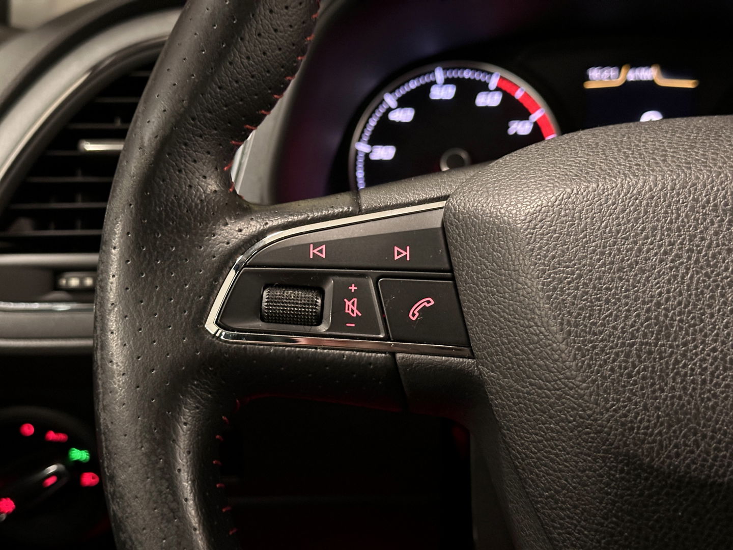 SEAT Leon 1.4 TSI FR | Cruise Control | Parkeersensoren | Stoelverwarming | Rijmodusregeling | Sfeerverlichting | Bluetooth | Seat Sound