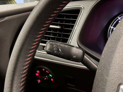 SEAT Leon 1.4 TSI FR | Cruise Control | Parkeersensoren | Stoelverwarming | Rijmodusregeling | Sfeerverlichting | Bluetooth | Seat Sound