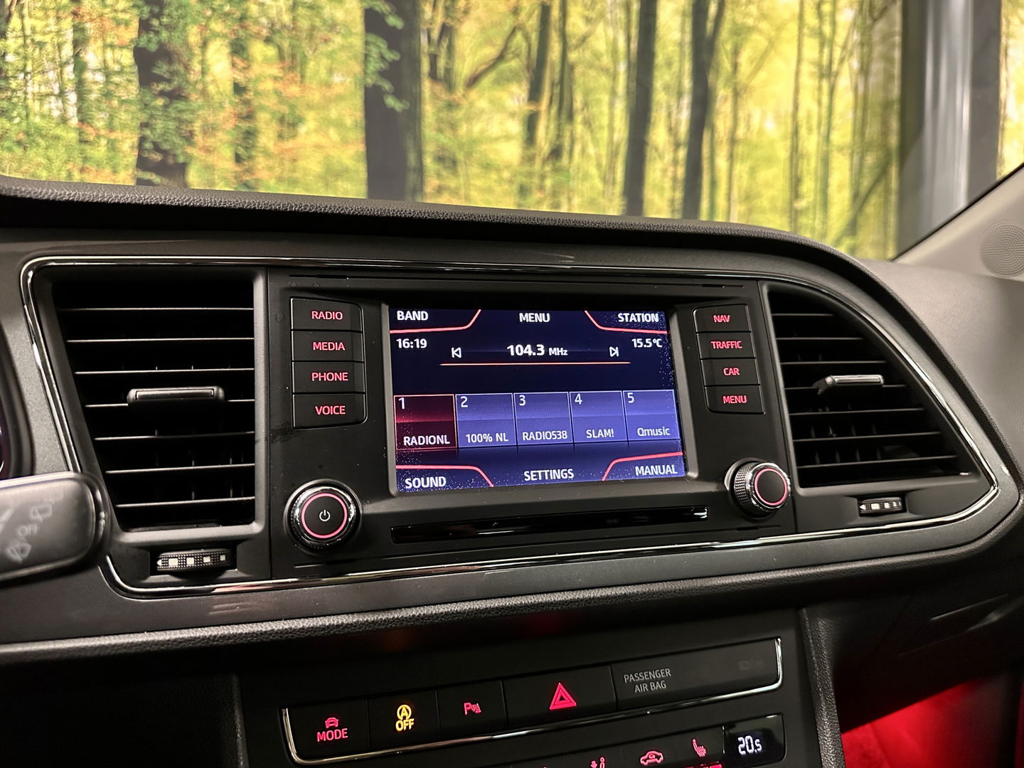 SEAT Leon 1.4 TSI FR | Cruise Control | Parkeersensoren | Stoelverwarming | Rijmodusregeling | Sfeerverlichting | Bluetooth | Seat Sound