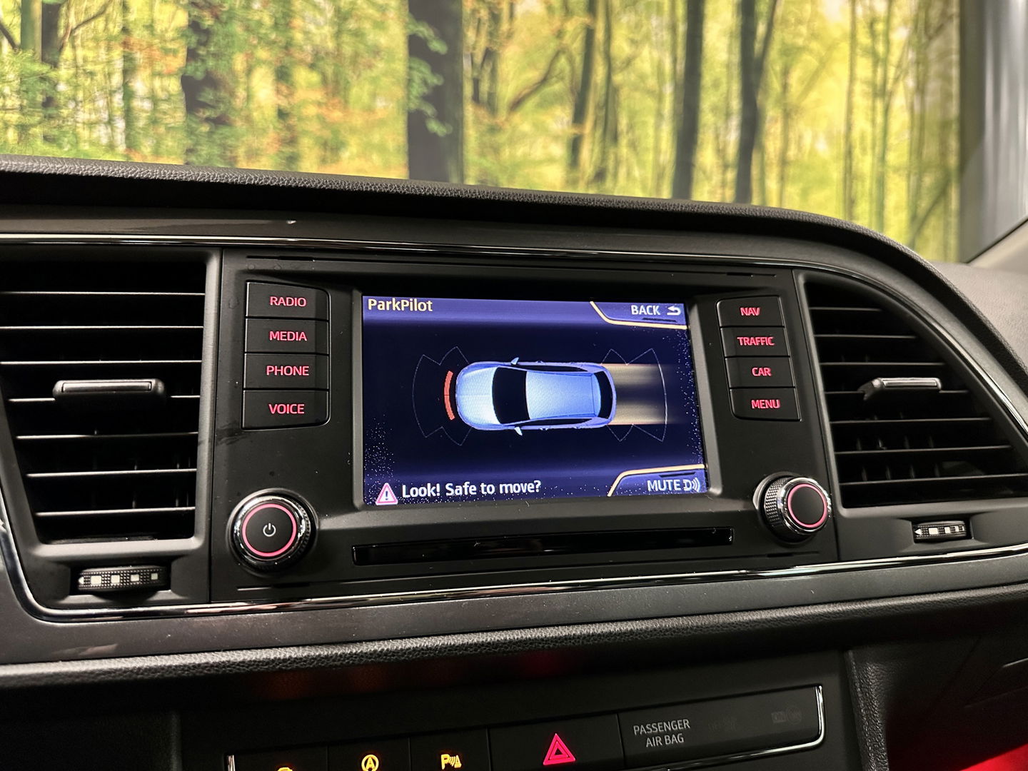 SEAT Leon 1.4 TSI FR | Cruise Control | Parkeersensoren | Stoelverwarming | Rijmodusregeling | Sfeerverlichting | Bluetooth | Seat Sound