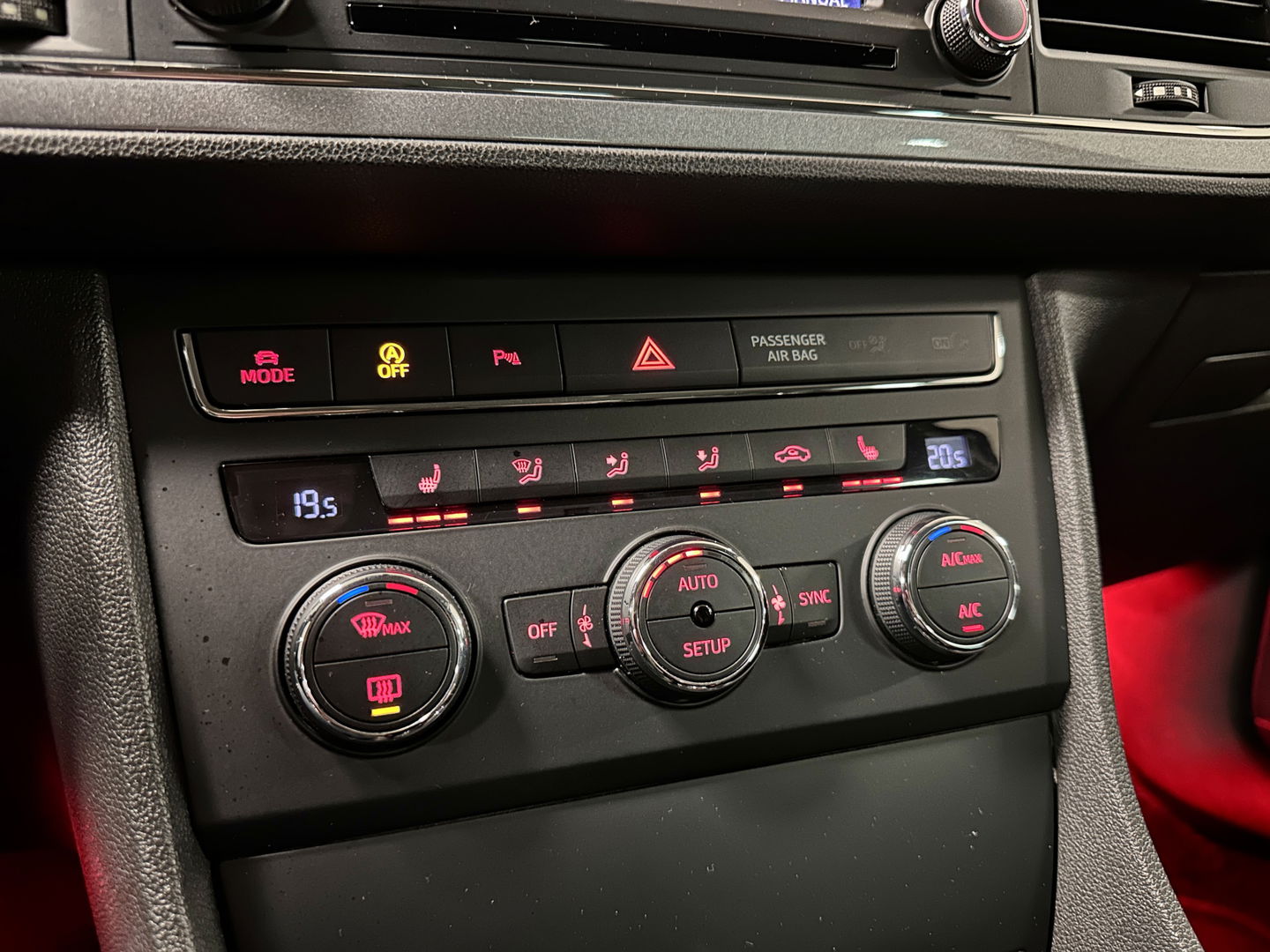 SEAT Leon 1.4 TSI FR | Cruise Control | Parkeersensoren | Stoelverwarming | Rijmodusregeling | Sfeerverlichting | Bluetooth | Seat Sound